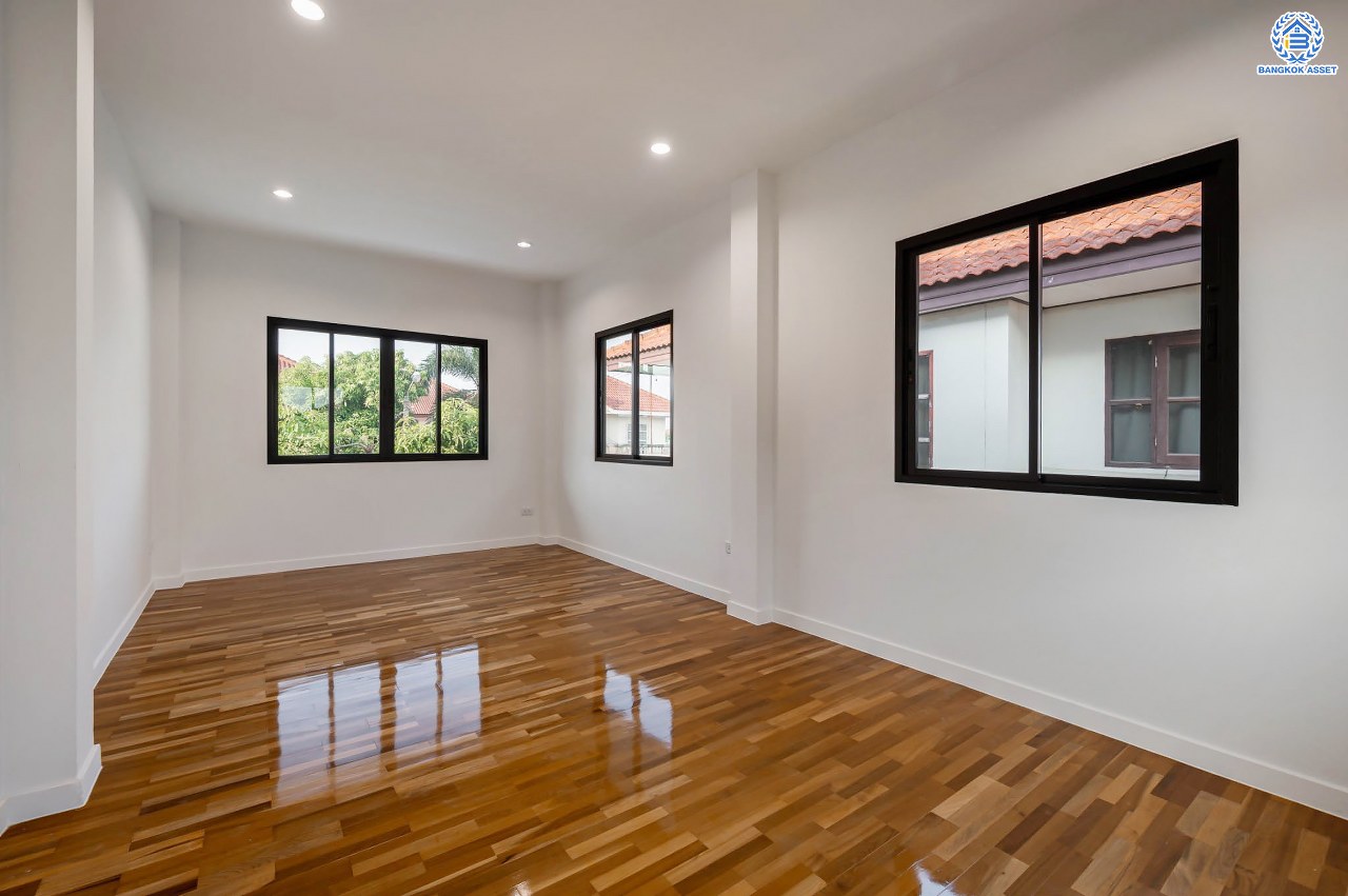 บ้านมือสองตกแต่งใหม่ โครงการ ณัฐชากรีนวิลล์ ปิ่นเกล้า-กาญจนาฯ บนเนื้อที่ 52 ตร.ว. ฟังก์ชัน 3 ห้องนอน 2 ห้องน้ำ จอดรถได้ 2 คัน บนทำเลศักยภาพ ใกล้เซ็นทรัลเวสต์เกต ทางด่วน "ศรีรัช" รถไฟฟ้าสายสีม่วง "สถานีตลาดบางใหญ่"